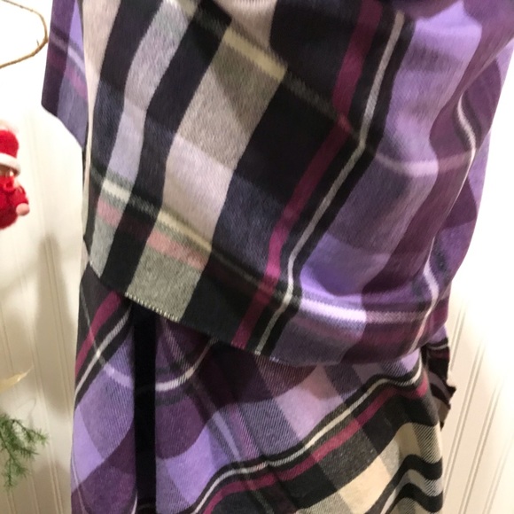 GAP COZY PLAID PURPLE SCARF - Picture 6 of 8